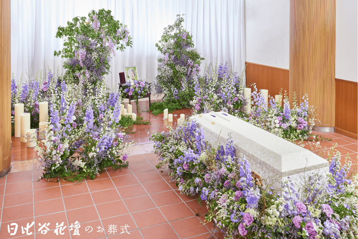 日比谷花壇デザイナーによるオーダーメイド祭壇の例