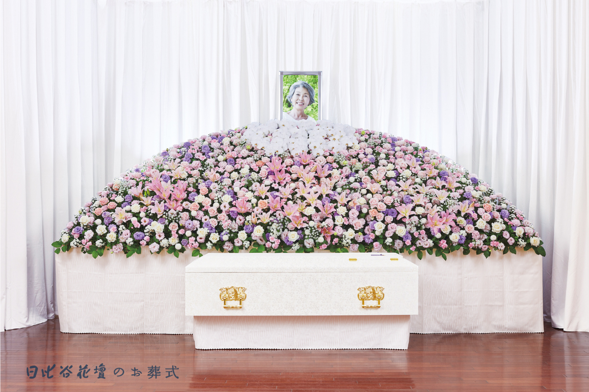 日比谷花壇のお葬式の特徴である高品質な花祭壇