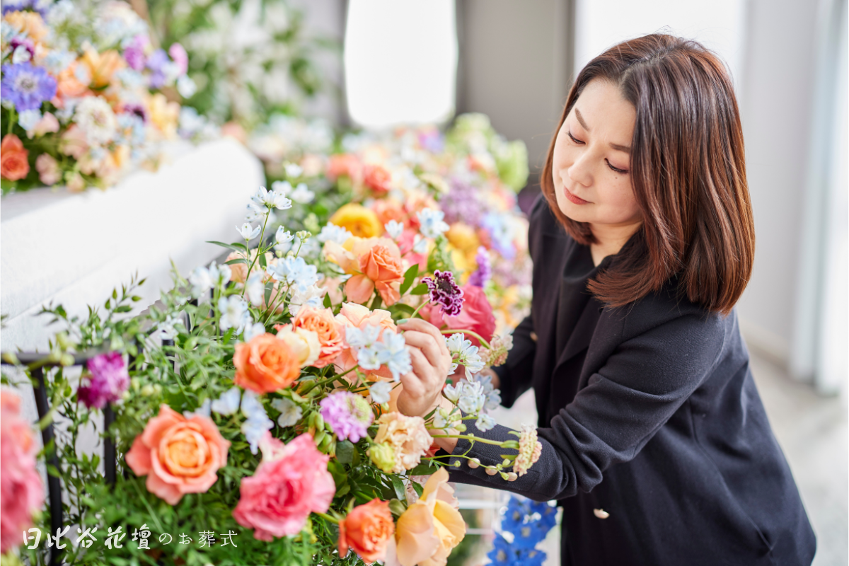 日比谷花壇のトップフローリストによる花祭壇の制作も可能になりました。
