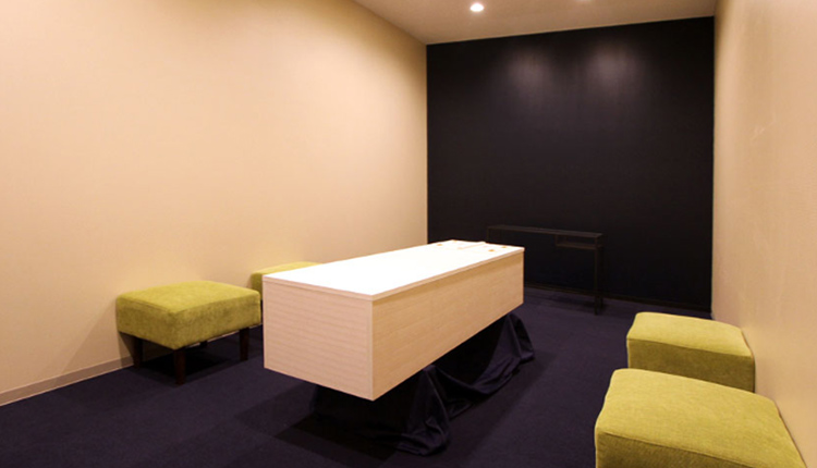 葬儀の流れ ご安置・枕飾り｜葬儀・葬式・家族葬なら日比谷花壇のお葬式